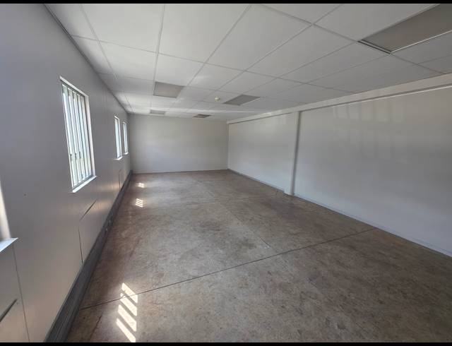 550M² WAREHOUSE TO LET IN STORMILL